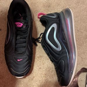 Women’s tennis shoes